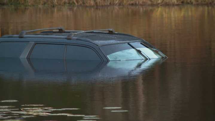 Driver escapes sinking SUV after crash in Lackawanna County