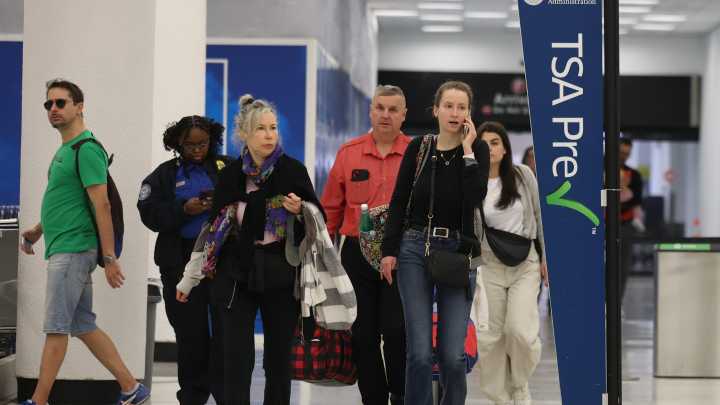 FAA reducing flights in shutdown. Florida airports, delays, cancellations