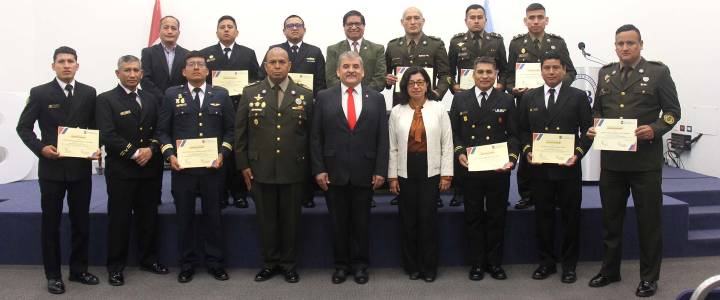 Universidad Jaime Bausate y Meza clausuró el Curso Anual de Radio Locutores 2025