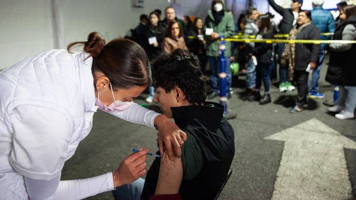 Mega centro de vacunación llega a su fin; UNAM confirma agresiones tras cierre