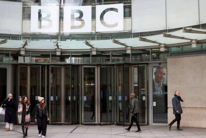 Director de la BBC renuncia tras las críticas por la edición de discurso de Trump