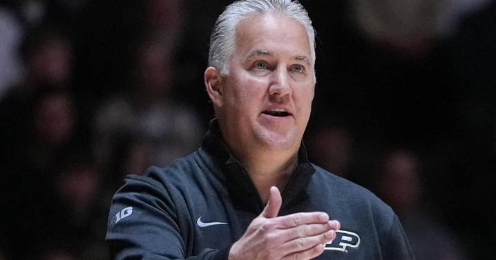 Monday's College Notebook: Boilers fall from No. 1, more