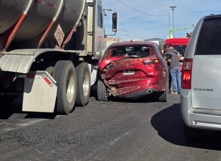 Choque múltiple en Tulancingo deja saldo de un lesionado