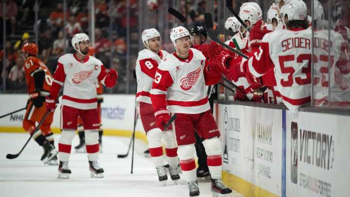 Ducks spoil Gibson's return to Anaheim; defeat Red Wings, 5