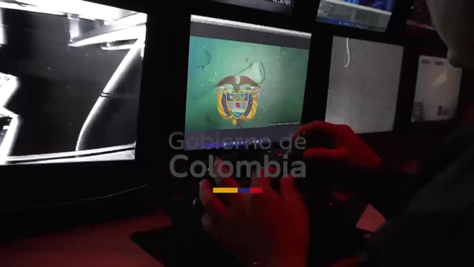 A cannon, hand minted coins and a vase: the first artifacts retrieved from the San José galleon