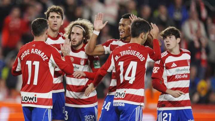 El Granada toma aire a costa de un Zaragoza cada vez más hundido