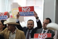 Medina saca a diputados a atender a campesinos