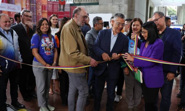Vicepresidenta Rodríguez inaugura edición XVI Feria del Libro de Caracas