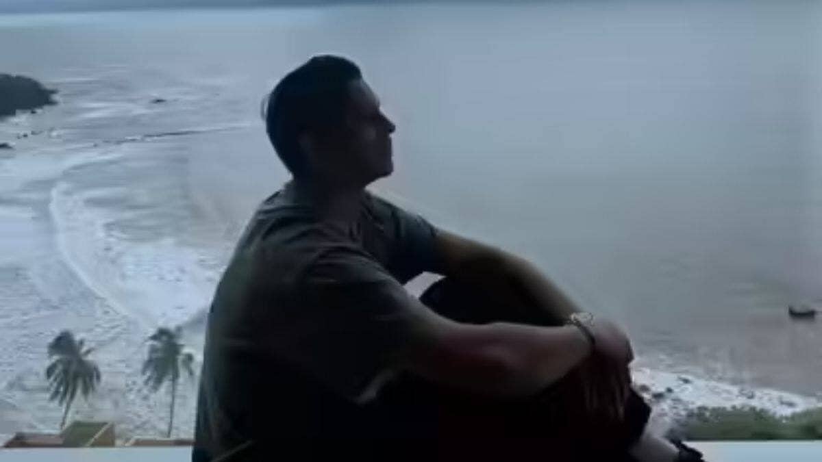 This Actor Once Sold SIM Cards And Rode 40 Km A Day. Now, He Walks The Red Carpet With Bollywood Stars