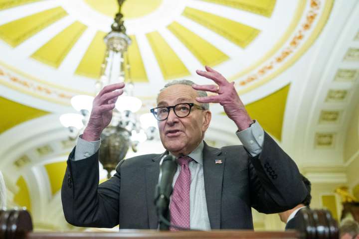 Los demócratas ofrecen extender los subsidios de Obamacare un año para reabrir el gobierno