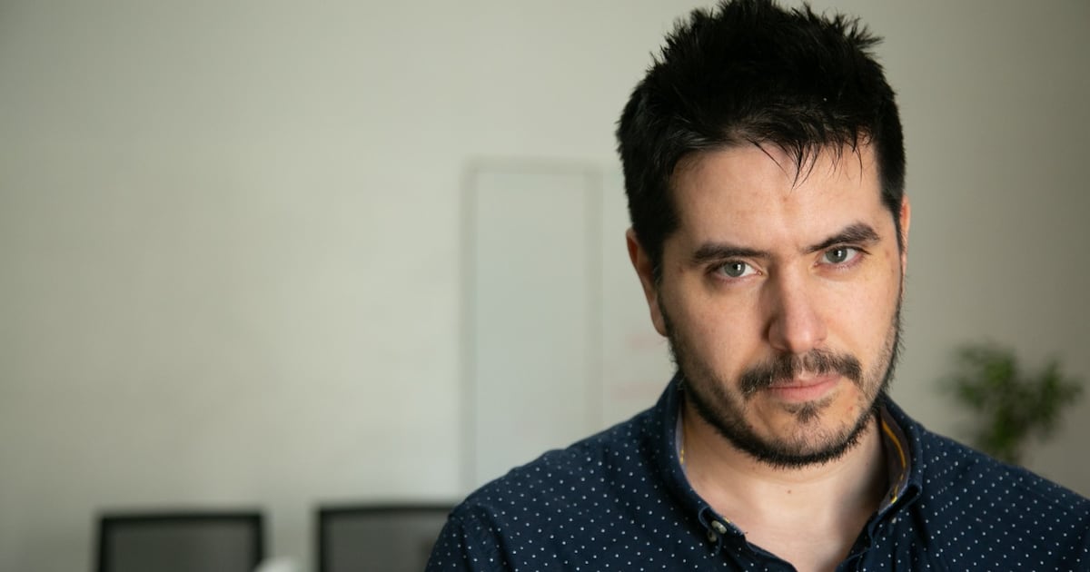 Sebastián Fierro (PC) deja la Secom y aterriza en el comando de Jeannette Jara