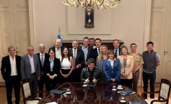 Milei encabezó una reunión de gabinete con Presti y Monteoliva como nuevas incorporaciones