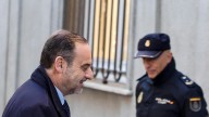 Justicia de España envía a prisión al exministro José Luis Ábalos, cercano a Pedro Sánchez, por el escándalo de corrupción durante la pandemia