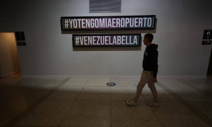 Trump eleva tensión con Venezuela y aerolíneas toman precauciones para operar en el país