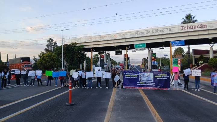 Crece el conflicto en el Tecnológico de Tehuacán; alumnos cierran autopista ante falta de respuesta