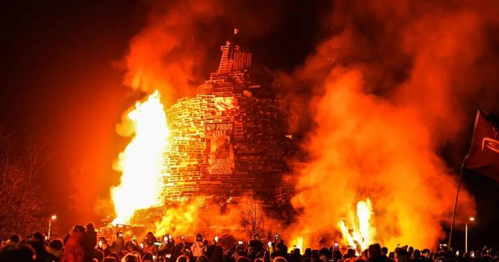 People warned 'don't go' to popular fireworks event moments before it starts