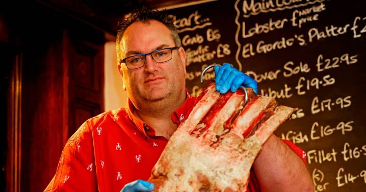 Restaurant in Welsh seaside town shuts down after 'struggle'