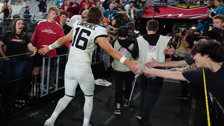 Jaguars aim to extend winning streak against struggling Titans