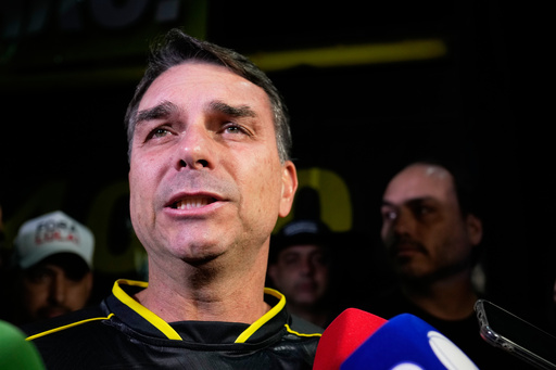 Brasil: Bolsonaro dice que tuvo "alucinaciones" y trató de abrir su monitoreo de tobillo