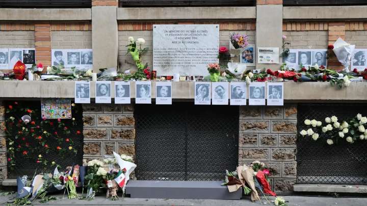 Rinden homenaje a las 130 víctimas de atentados ocurridos en París hace 10 años