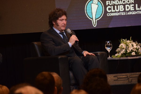 VISITA! Llega Javier Milei a Corrientes mientras Valdés está camino a India