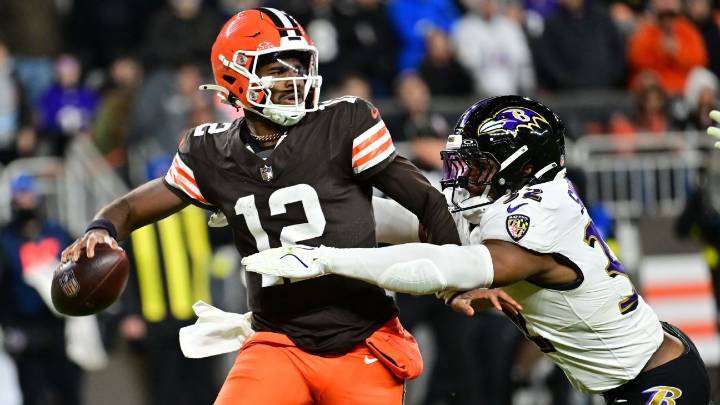 Browns' Shedeur Sanders debuts after Dillon Gabriel concussion