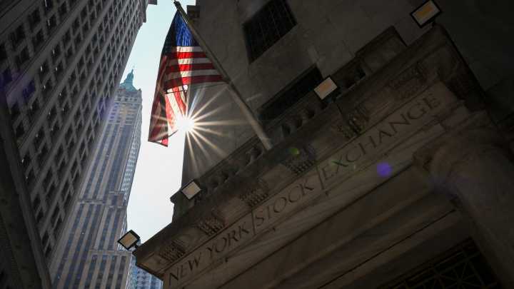 U.S. stocks drift after mixed reports from companies