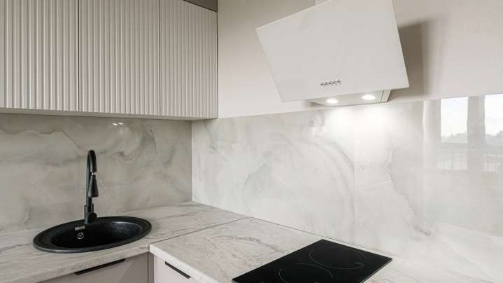 The Marble Alternative That Makes Cleaning The Backsplash So Much Easier