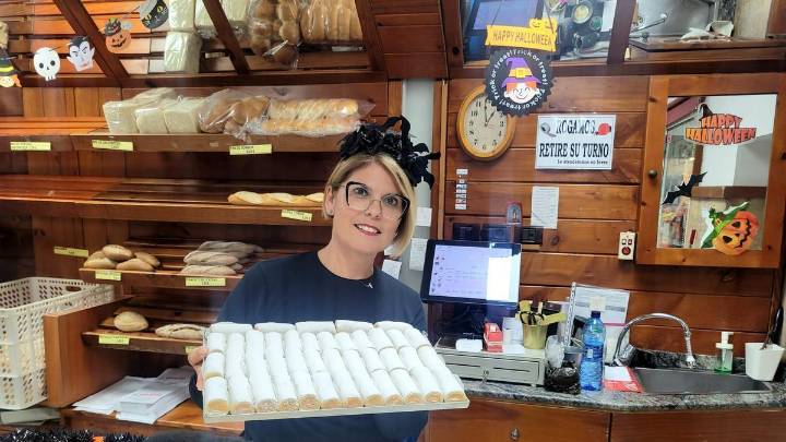 Los huesos de santo, producto estrella de la Noche de Finaos en Las Palmas de Gran Canaria