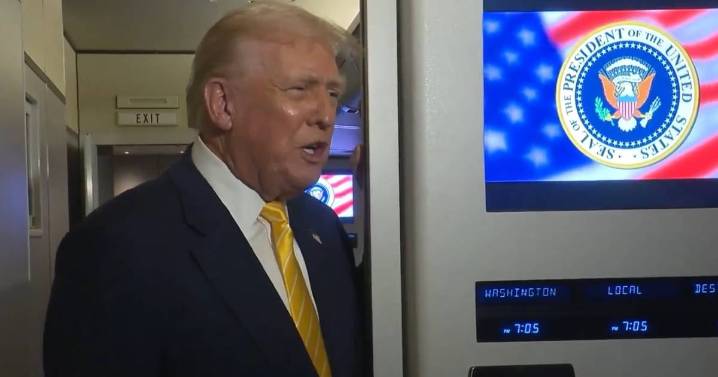 Trump insiste que el cheque de 2,000 dólares llegará “en algún momento del próximo año”