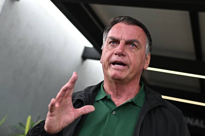 Bolsonaro admite que aplicó un soldador a su pulsera electrónica