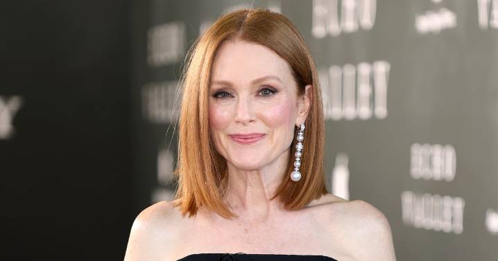 Julianne Moore’s 23-Year-Old Daughter Looks Just Like Her Now