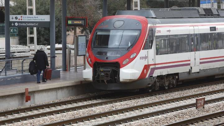 Interrumpida la circulación de trenes entre València y Castellón por daños producidos por un incendio