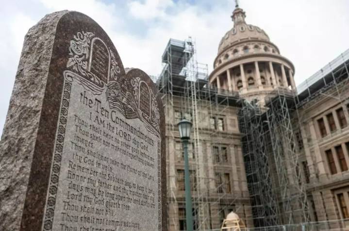 Federal judge orders more Texas school districts to remove Ten Commandments displays