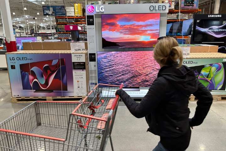 Consumer confidence sinks again amid government shutdown