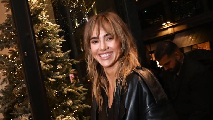 Suki Waterhouse Swaps Boho For Minimalist Party Dressing
