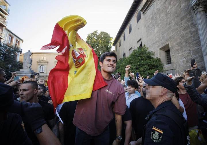 «Vamos a retomar el tour»: Vito Quiles anuncia que parará en Canarias pese al rechazo de las universidades