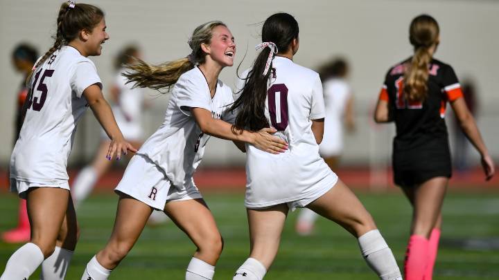 Granert’s late goal knocks off defending champ Montclair, moves Maroons into N1G4 final