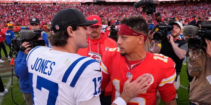 Colts go away from Taylor late, blow 11