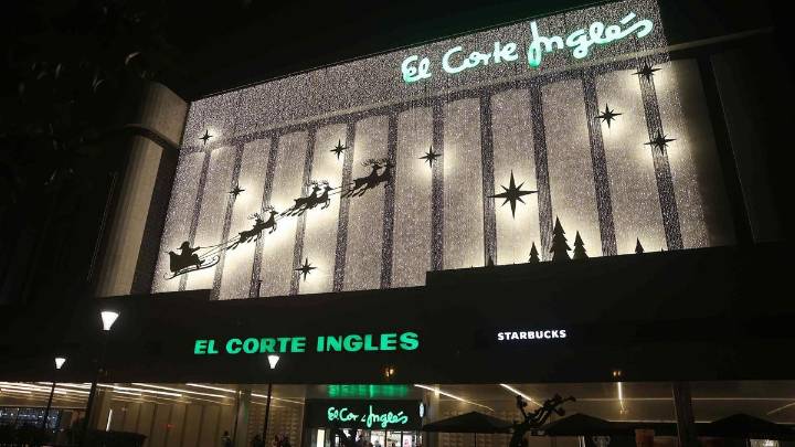 El Corte Inglés coruñés recibe la Navidad con luz y magia