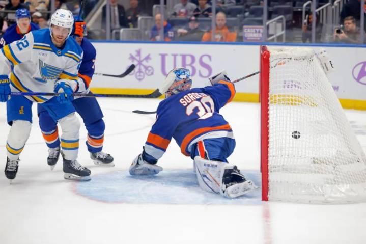 Islanders return to home ice with clunker of a loss against Blues