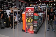 Preocupados por la crisis económica, venezolanos evitan ofertas de Black Friday