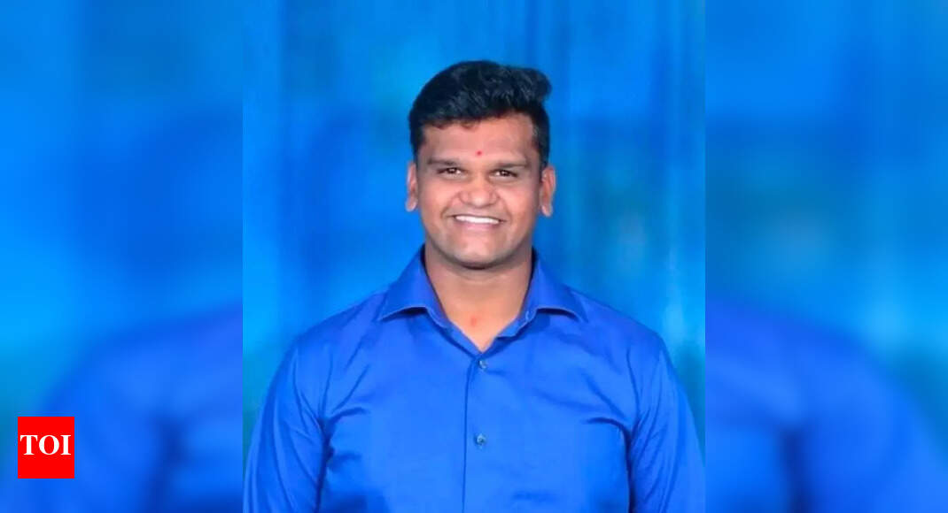 Man, waiting on road after van breaks down, killed by truck in Bengaluru