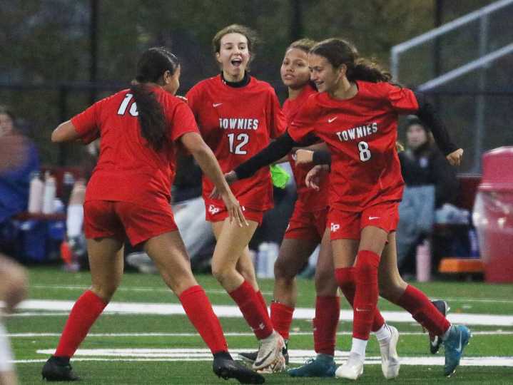 Townies beat Middletown 3-1 in overtime, head to semis