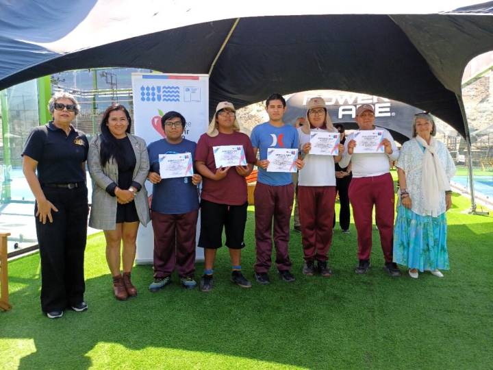 Jóvenes con discapacidad rompen barreras en cierre del proyecto “Integra Pádel 2025” en Arica