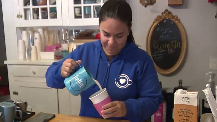 Olla Express Café provides free breakfast to San Antonio families amid ongoing government shutdown