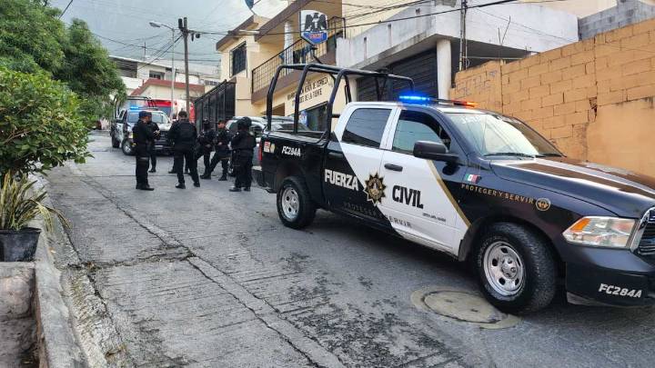 Hombre en estado de ebriedad resulta herido tras sufrir caída de su propia altura en Monterrey