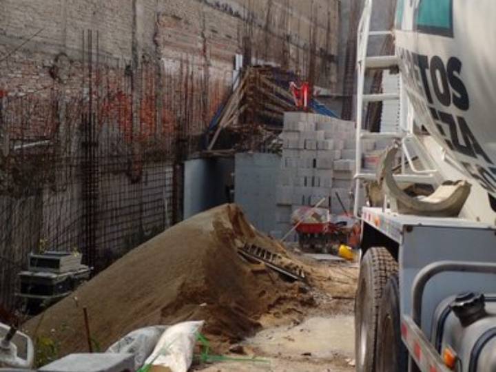 Colapsa muro de vivienda en la Daniel Garza, alcaldía Miguel Hidalgo, CDMX