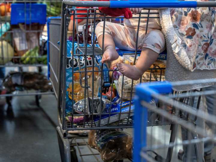 US consumer confidence tumbles to lowest level since April