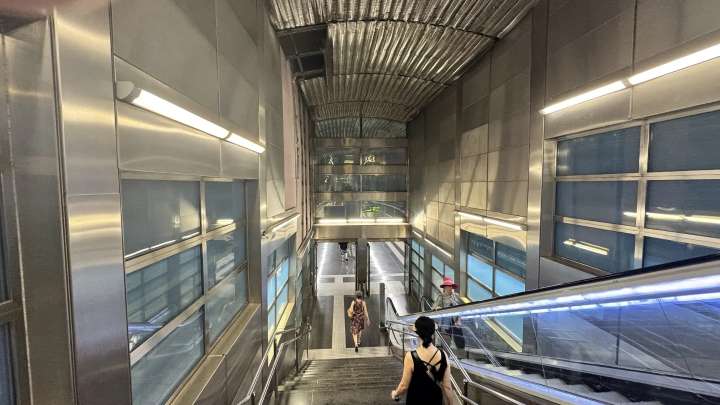 ¿Cuál es la estación más profunda del metro de Barcelona? Se adentra hasta 74 metros bajo tierra